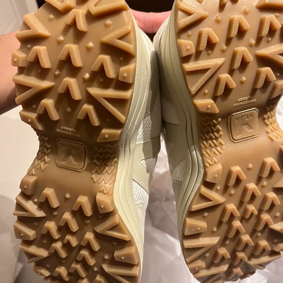 Veja Shoes - Picture 3 of 6